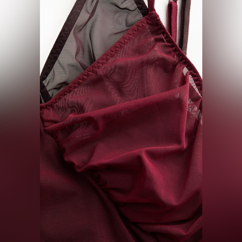 H&M STUDIO
BURGUNDY STRAPPY MESH DRESS - Picture 4 of 6